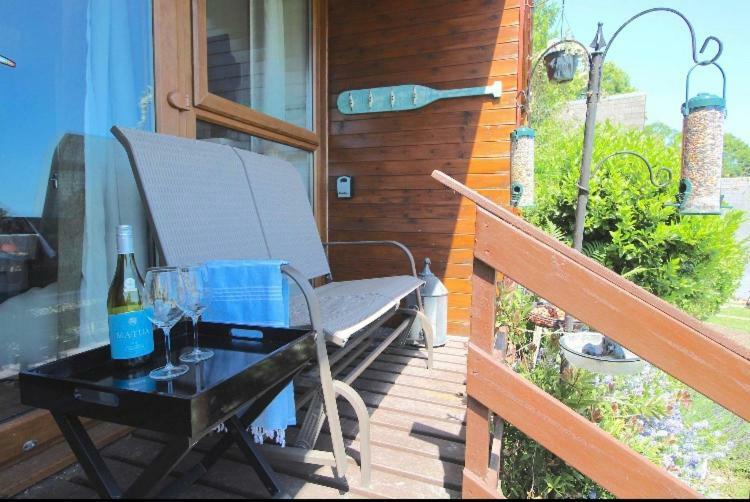 Clifftop Chalet With Pool Дил Экстерьер фото